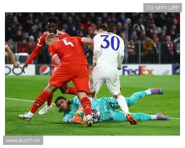 面对拜仁高强度逼抢:维蒂尼亚的出球考验 面对拜仁高强度逼抢:维蒂尼亚的出球考验