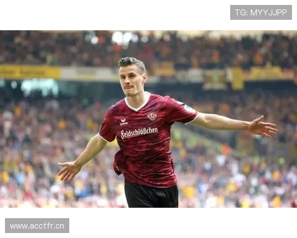 苏亚雷斯：从街头少年到顶级中锋的生涯逆袭解析