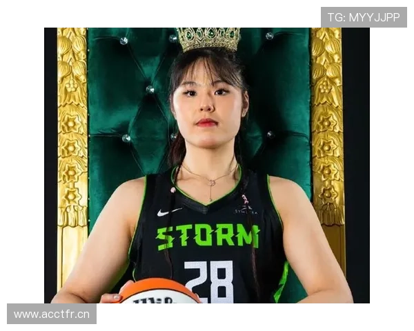 李月汝训练完直接拎爱马仕去吃宵夜