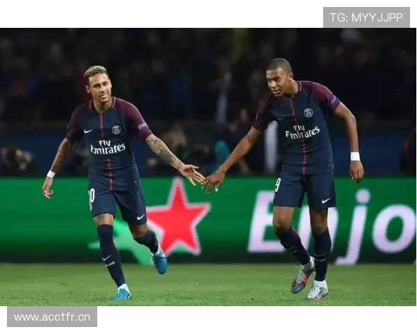 哈兰德冰箱里塞满牛排，训练完直接生啃