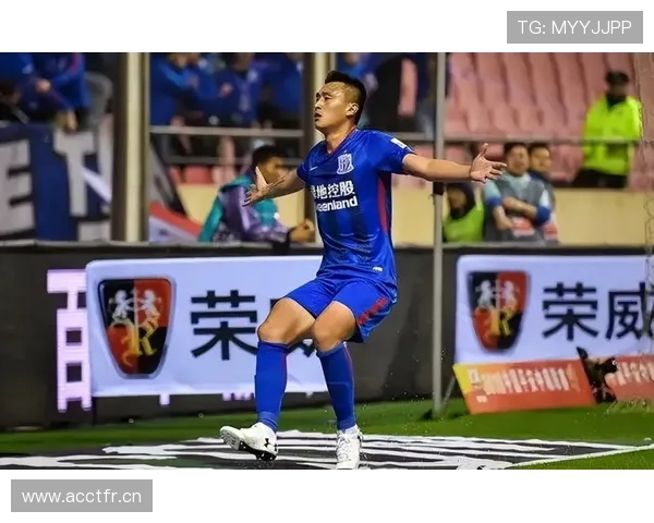 克鲁伊夫边路传中如何驱动角色转型与助攻效率跃升？